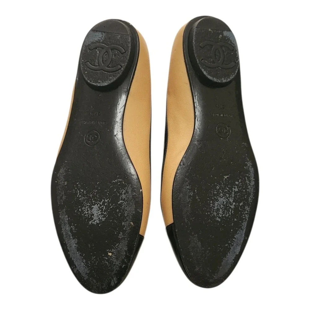 Chanel Two Tone Beige Black Patent Leather CC Logo Ballet Flats Shoes 37.5 - Picture 6 of 8